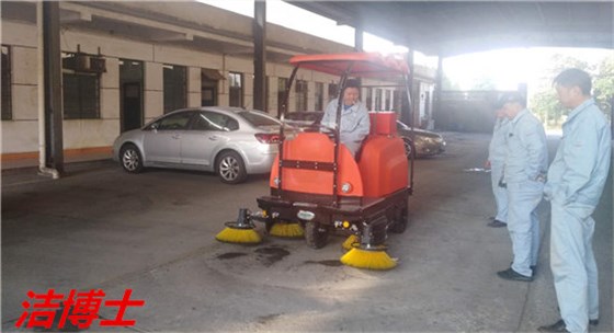 潔博士敞開(kāi)式電動(dòng)掃地機