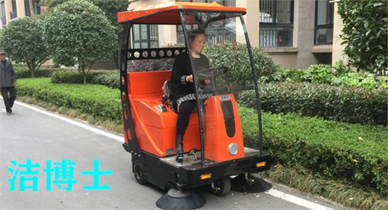 駕駛掃地車(chē)