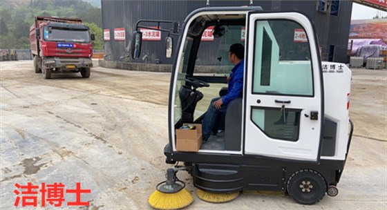 潔博士封閉掃地車(chē)