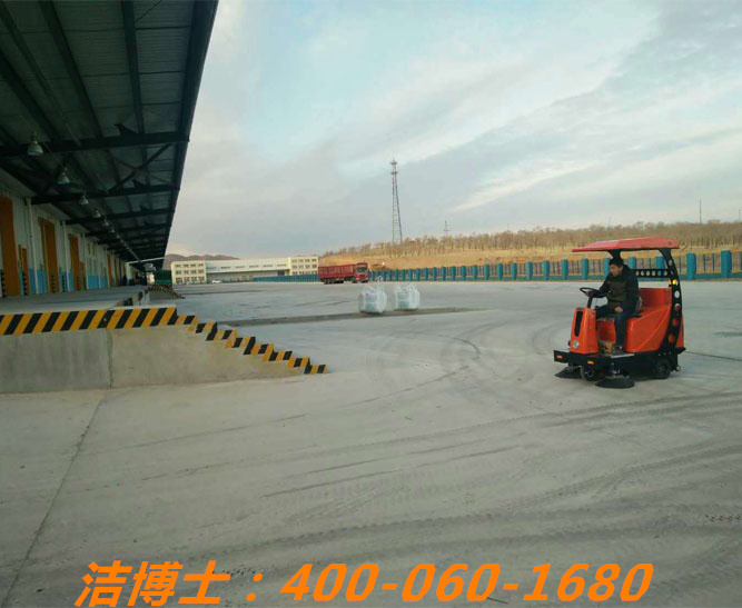 潔博士電動(dòng)掃地車(chē)客戶(hù)案例——赤峰鐵發(fā)商貿集團有限公司 潔博士電動(dòng)掃地車(chē)客戶(hù)案例——赤峰鐵發(fā)商貿集團有限公司